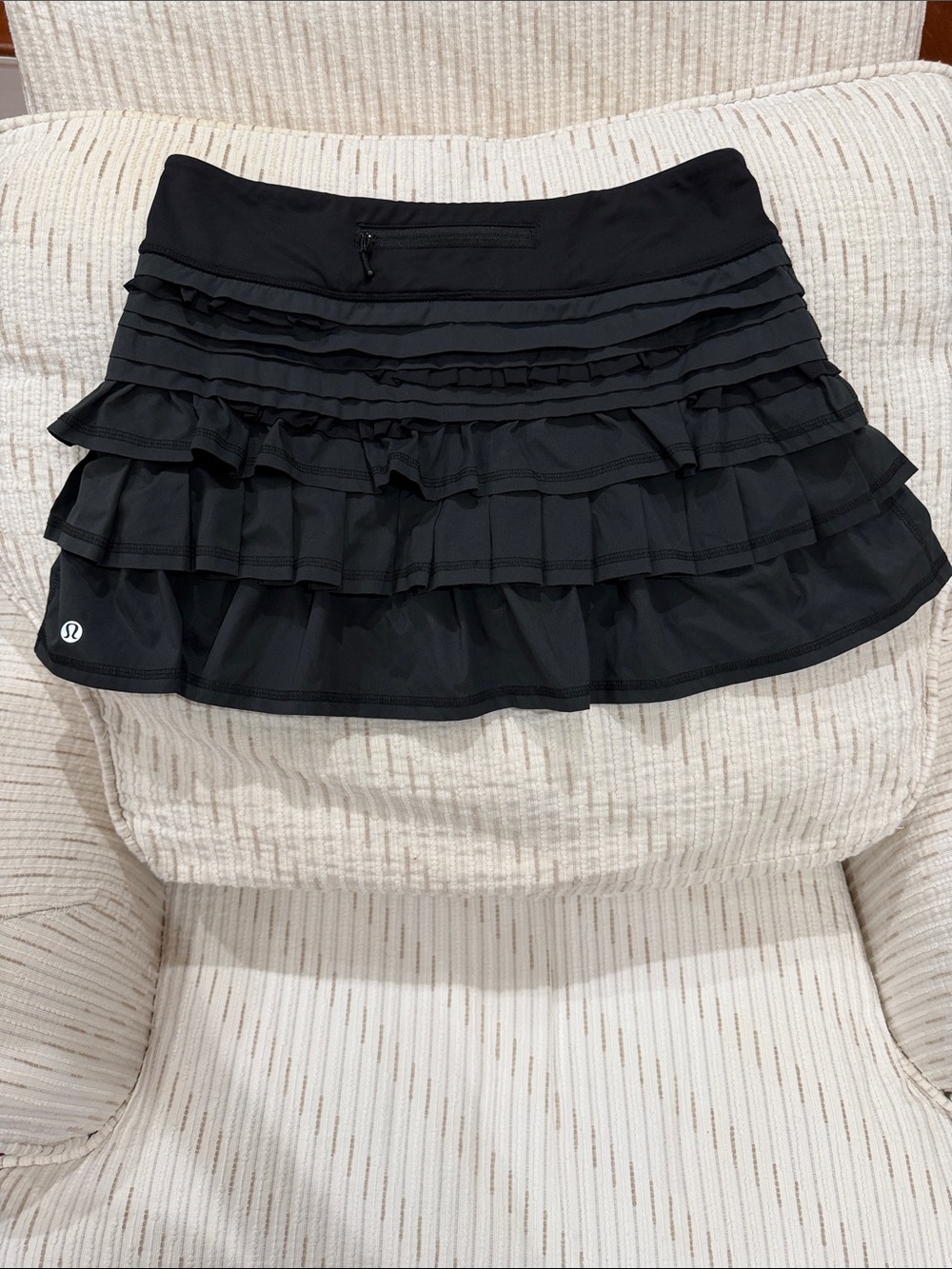Lululemon Run Back On Track
Black Ruffle Skort Skirt Rare VHTF unicorn vintage 6